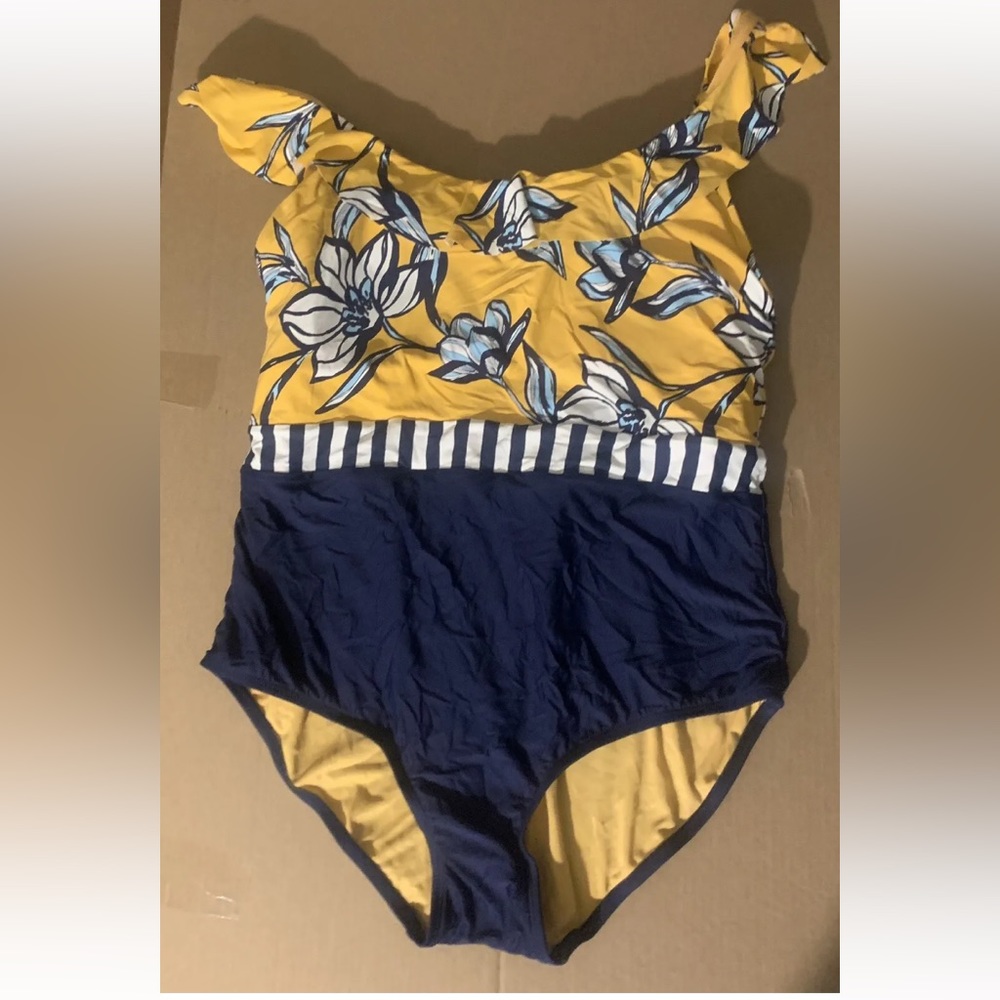 Sea Angel Yellow, Navy Floral Ruffle One-Piece Swimsuit Plus Size 2X *NWT*